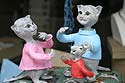 en vitrine, figurine de chats, scène familliale - Kattenstoet 2006 - fête des chats - Ieper - Ypres - © Norbert Pousseur