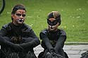 deux jeunes grimées en chat - Kattenstoet 2006 - fête des chats - Ieper - Ypres - © Norbert Pousseur