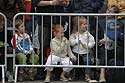 enfants dans la foule du défilé - Kattenstoet 2006 - fête des chats - Ieper - Ypres - © Norbert Pousseur