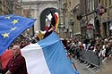 jeux de drapeaux - Kattenstoet 2006 - fête des chats - Ieper - Ypres - © Norbert Pousseur