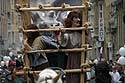 Les sorcières dans leur cage - Kattenstoet 2006 - fête des chats - Ieper - Ypres - © Norbert Pousseur