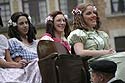 Jeunes femmes sur char - Kattenstoet 2006 - fête des chats - Ieper - Ypres - © Norbert Pousseur