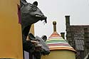 Tête de souris à la fenêtre du château - Kattenstoet 2006 - fête des chats - Ieper - Ypres - © Norbert Pousseur