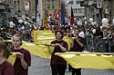 Jeu de drapeaux jaunes - Kattenstoet 2006 - fête des chats - Ieper - Ypres - © Norbert Pousseur