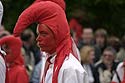 Pierrot  fou de roi blanc et rouge - Kattenstoet 2006 - fête des chats - Ieper - Ypres - © Norbert Pousseur