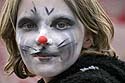 Jeune fille grimmée en chat du groupe publicitaire Malengier - Kattenstoet 2006 - fête des chats - Ieper - Ypres - © Norbert Pousseur