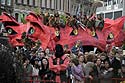 Le bourreau et le chat d'enfer devant le bûcher - Kattenstoet 2006 - fête des chats - Ieper - Ypres - © Norbert Pousseur