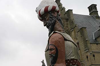 Tête d'un chevalier géant - Kattenstoet 2006 - fête des chats - Ieper - Ypres - © Norbert Pousseur