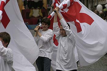 Jeu de drapeaux d'Ypres - Kattenstoet 2006 - fête des chats - Ieper - Ypres - © Norbert Pousseur