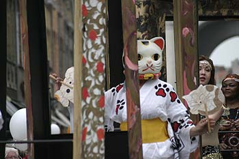 Chatte habillée en japonaise - Kattenstoet 2006 - fête des chats - Ieper - Ypres - © Norbert Pousseur