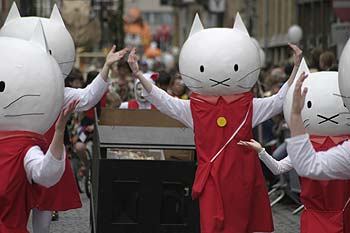 chats marionnettes - Kattenstoet 2006 - fête des chats - Ieper - Ypres - © Norbert Pousseur