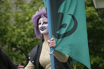 Chatte cavalière à drapeau vert - Kattenstoet 2006 - fête des chats - Ieper - Ypres - © Norbert Pousseur