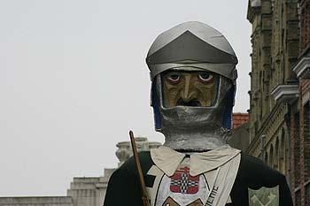 Mannequin géant de chevalier - Kattenstoet 2006 - fête des chats - Ieper - Ypres - © Norbert Pousseur