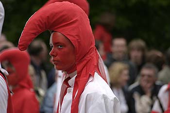 Pierrot  fou de roi blanc et rouge - Kattenstoet 2006 - fête des chats - Ieper - Ypres - © Norbert Pousseur