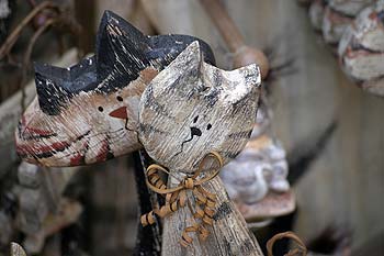 figurines de chat  en bois - Kattenstoet 2006 - fête des chats - Ieper - Ypres - © Norbert Pousseur