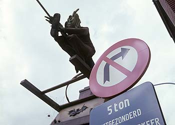 Le mannequin de la sorcière -  Kattenstoet 1977 - fête des chats - Ieper - Ypres - © Norbert Pousseur