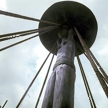 la sculpture géante supportant Freya - Kattenstoet 1977 - fête des chats - Ieper - Ypres - © Norbert Pousseur