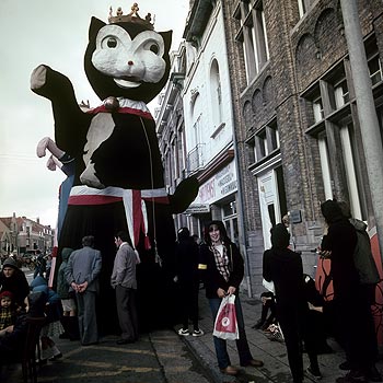 le roi chat défilant - Kattenstoet 1977 - fête des chats - Ieper - Ypres - © Norbert Pousseur