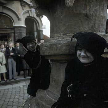 Petits chats noir et blanc - Kattenstoet 1977 - fête des chats - Ieper - Ypres - © Norbert Pousseur