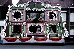 Le Kattenstoet de 1977 en diaporama par page - fête des chats - Ieper - Ypres - © Norbert Pousseur