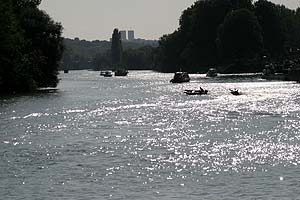 Bateaux de loisirs à hauteur de Torcy