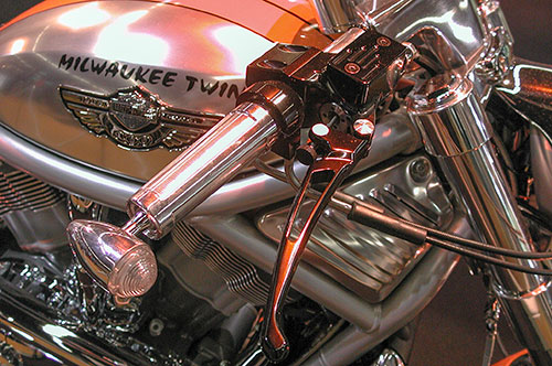 Harley-Davidson 'V-drag, V-rod, Milwaukee twin 2003' - © Norbert Pousseur