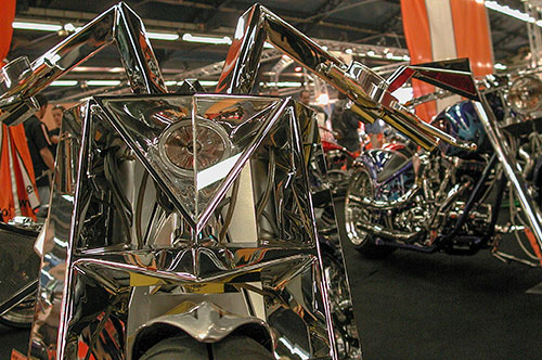 Harley-Davidson ' Twin cam - 2002 - Triangular ' - © Norbert Pousseur