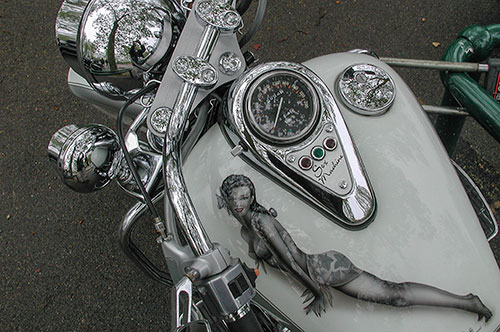 Moto décorée 'Sex Machine' - © Norbert Pousseur