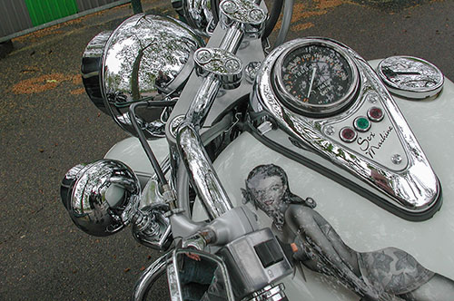Moto décorée 'Sex Machine' - © Norbert Pousseur