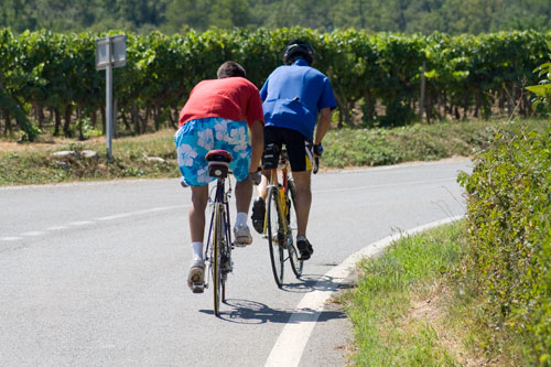 Cyclist in bermuda shorts - © Norbert Pousseur