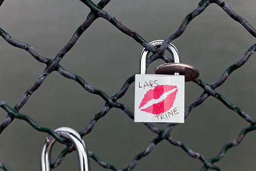 Padlock of love with feminine lips - © Norbert Pousseur