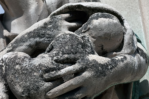 Infant's statue within her mother - © Norbert Pousseur