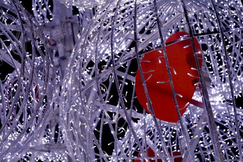 Balls railings in the red hearts - © Norbert Pousseur