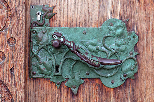 Handle of the front door of the Magistrates' court - © Norbert Pousseur