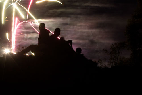 Silhouettes on sky of fireworks - © Norbert Pousseur