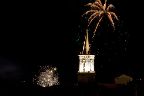 Bell tower and groups of fireworks - © Norbert Pousseur