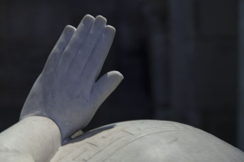 Royal hand, praying - © Norbert Pousseur