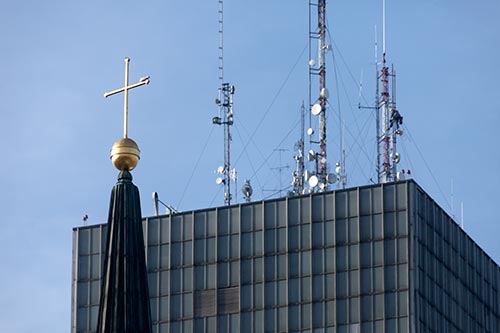 Cross and matt  broadcasting in Riga - © Norbert Pousseur