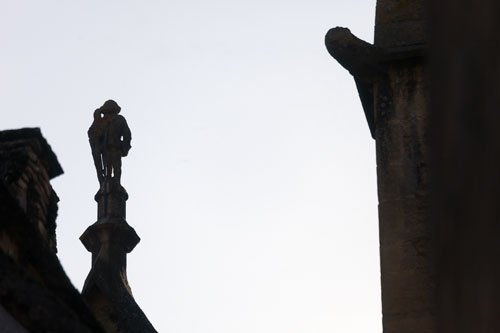 Perched statuette - Sarlat - © Norbert Pousseur