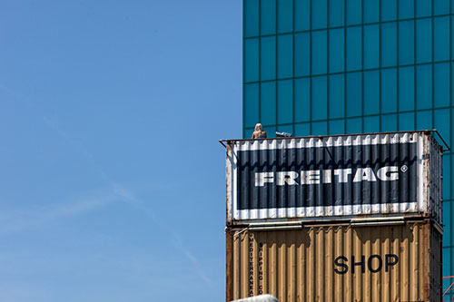 Column of containers in Zurich - © Norbert Pousseur