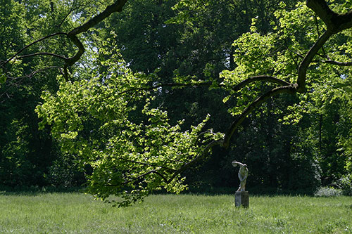 Staue de discobole dans un parc de château- © Norbert Pousseur