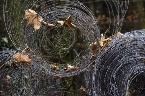 Rouleaux de barbelés - © Norbert Pousseur