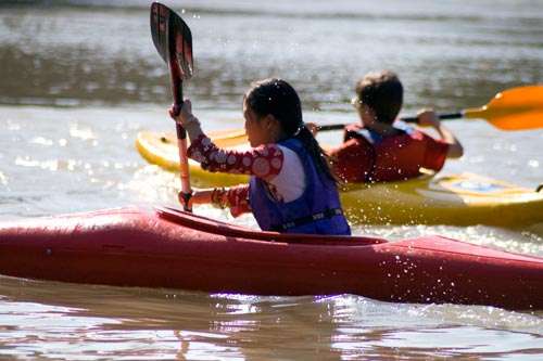 Jeune fille en canoé - © Norbert Pousseur