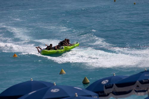 Baudruches flottantes tractées - © Norbert Pousseur