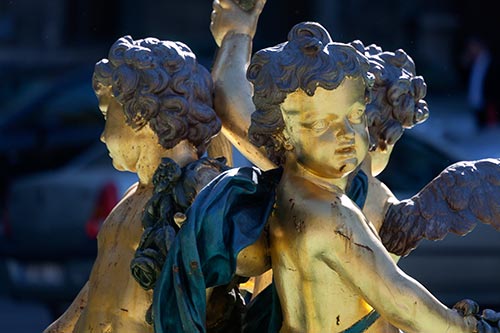 Statues d'angelots à Marseille - © Norbert Pousseur