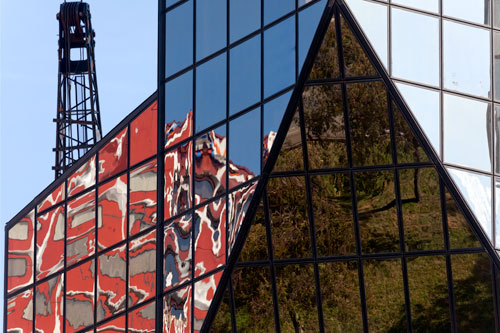 Jeu de reflets sur façade vitrée - © Norbert Pousseur