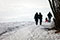 Famille se promenant dans la neige - © Norbert Pousseur