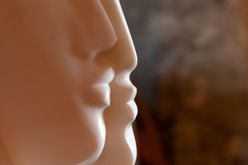 Double profil de marbre de Lutfi Romhein - © Norbert Pousseur