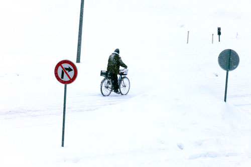 Vélo dans la neige - © Norbert Pousseur