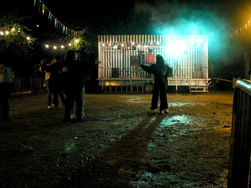 Mud in the Bastille Day dance 2001 - © Norbert Pousseur